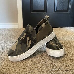 Outwoods Camo Slip-on Sneakers